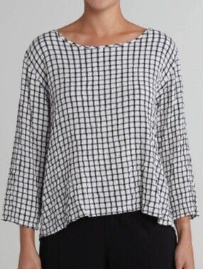 Cut Loose 3/4 Split Back Top With a Black & White Crinkle Plaid Pattern Oversize